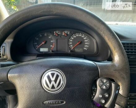 Синий Фольксваген Пассат, объемом двигателя 1.8 л и пробегом 376 тыс. км за 3500 $, фото 4 на Automoto.ua