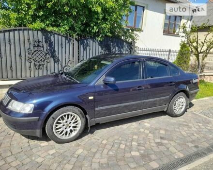 Синий Фольксваген Пассат, объемом двигателя 1.8 л и пробегом 376 тыс. км за 3500 $, фото 1 на Automoto.ua