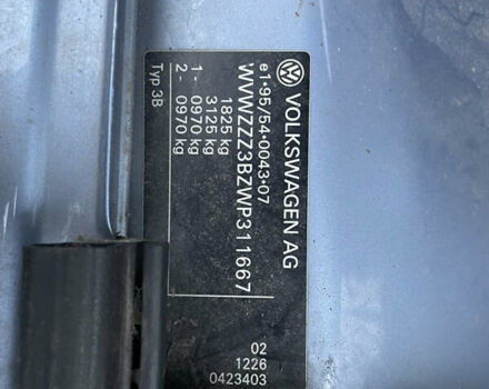 Синий Фольксваген Пассат, объемом двигателя 1.8 л и пробегом 280 тыс. км за 3400 $, фото 30 на Automoto.ua