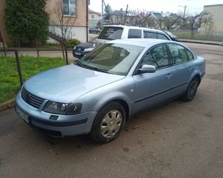 Синий Фольксваген Пассат, объемом двигателя 3 л и пробегом 300 тыс. км за 2400 $, фото 1 на Automoto.ua