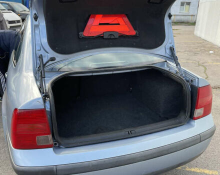 Синий Фольксваген Пассат, объемом двигателя 1.8 л и пробегом 280 тыс. км за 3400 $, фото 15 на Automoto.ua