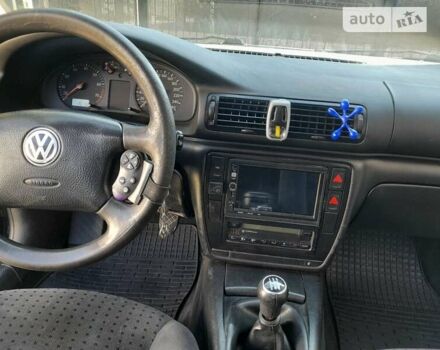 Синий Фольксваген Пассат, объемом двигателя 1.8 л и пробегом 376 тыс. км за 3500 $, фото 14 на Automoto.ua