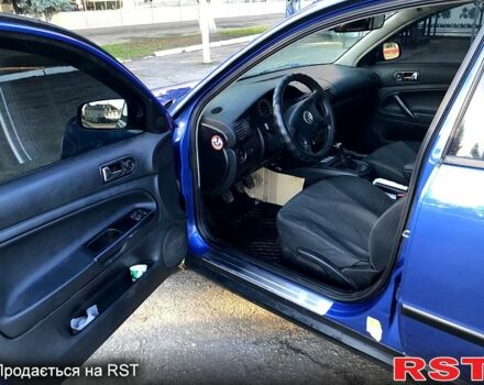 Синий Фольксваген Пассат, объемом двигателя 1.8 л и пробегом 302 тыс. км за 3850 $, фото 1 на Automoto.ua