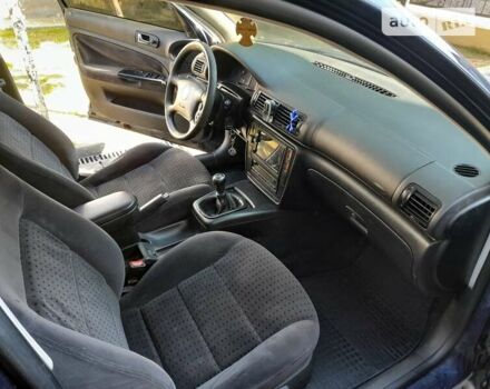 Синий Фольксваген Пассат, объемом двигателя 1.8 л и пробегом 376 тыс. км за 3000 $, фото 5 на Automoto.ua