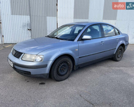 Синий Фольксваген Пассат, объемом двигателя 1.8 л и пробегом 280 тыс. км за 3400 $, фото 4 на Automoto.ua