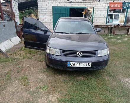 Синий Фольксваген Пассат, объемом двигателя 1.8 л и пробегом 475 тыс. км за 4000 $, фото 4 на Automoto.ua