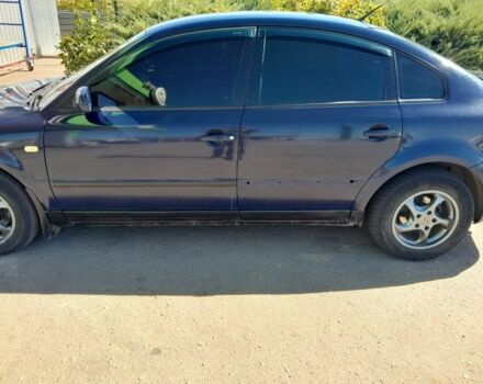 Синий Фольксваген Пассат, объемом двигателя 1.8 л и пробегом 421 тыс. км за 2806 $, фото 2 на Automoto.ua