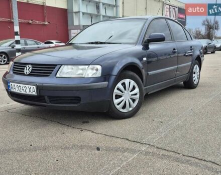 Синий Фольксваген Пассат, объемом двигателя 1.6 л и пробегом 326 тыс. км за 3800 $, фото 5 на Automoto.ua