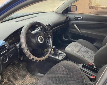 Синій Фольксваген Пассат, об'ємом двигуна 1.6 л та пробігом 300 тис. км за 900 $, фото 4 на Automoto.ua