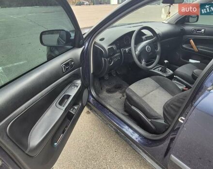 Синий Фольксваген Пассат, объемом двигателя 1.6 л и пробегом 326 тыс. км за 3800 $, фото 3 на Automoto.ua