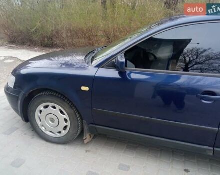 Синий Фольксваген Пассат, объемом двигателя 1.8 л и пробегом 308 тыс. км за 3300 $, фото 1 на Automoto.ua