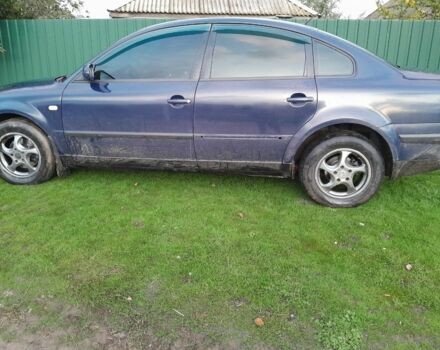 Синий Фольксваген Пассат, объемом двигателя 1.8 л и пробегом 421 тыс. км за 2806 $, фото 6 на Automoto.ua