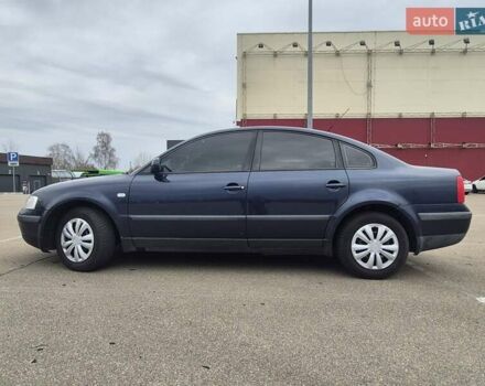 Синий Фольксваген Пассат, объемом двигателя 1.6 л и пробегом 326 тыс. км за 3800 $, фото 6 на Automoto.ua