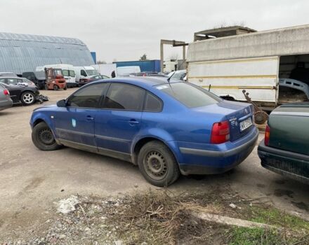 Синій Фольксваген Пассат, об'ємом двигуна 1.6 л та пробігом 300 тис. км за 900 $, фото 2 на Automoto.ua