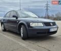 Синий Фольксваген Пассат, объемом двигателя 1.6 л и пробегом 326 тыс. км за 3700 $, фото 1 на Automoto.ua