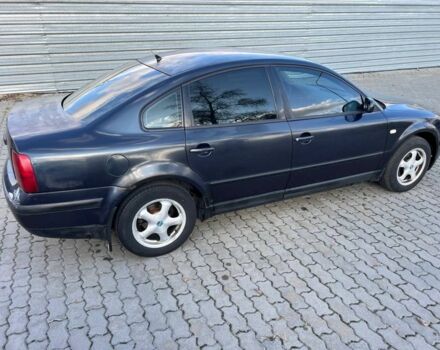 Синий Фольксваген Пассат, объемом двигателя 1.8 л и пробегом 330 тыс. км за 2700 $, фото 3 на Automoto.ua