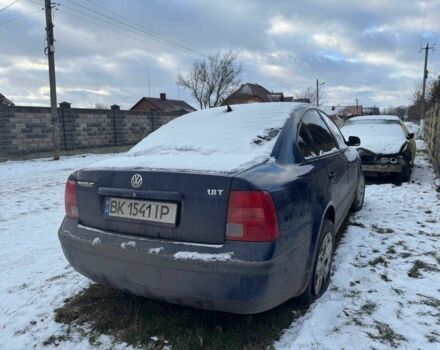 Синий Фольксваген Пассат, объемом двигателя 1.8 л и пробегом 340 тыс. км за 1800 $, фото 5 на Automoto.ua