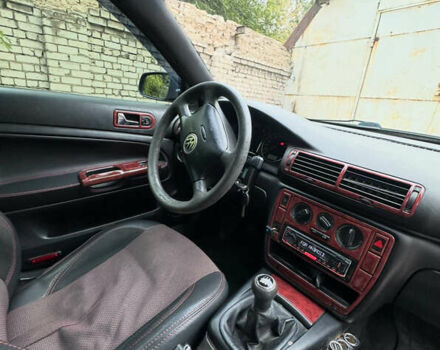 Синий Фольксваген Пассат, объемом двигателя 1.8 л и пробегом 328 тыс. км за 2600 $, фото 3 на Automoto.ua