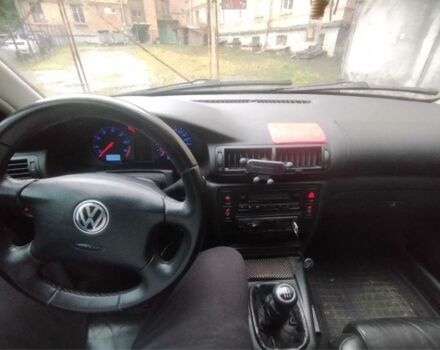 Синий Фольксваген Пассат, объемом двигателя 1.8 л и пробегом 340 тыс. км за 4500 $, фото 4 на Automoto.ua