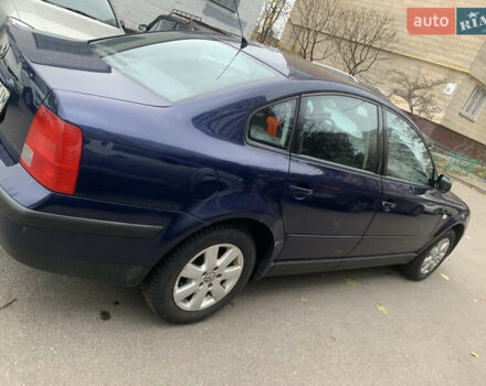 Синий Фольксваген Пассат, объемом двигателя 1.6 л и пробегом 300 тыс. км за 4000 $, фото 5 на Automoto.ua