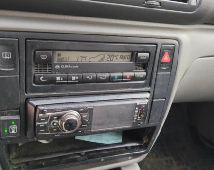 Синий Фольксваген Пассат, объемом двигателя 1.8 л и пробегом 231 тыс. км за 3100 $, фото 5 на Automoto.ua