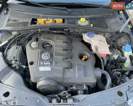 Синий Фольксваген Пассат, объемом двигателя 1.9 л и пробегом 441 тыс. км за 4499 $, фото 20 на Automoto.ua