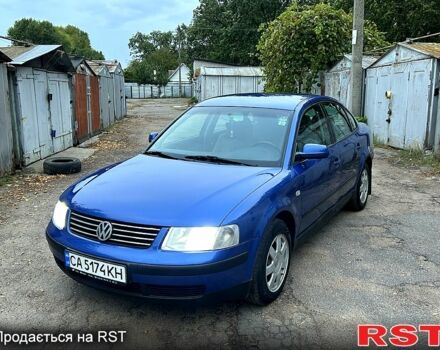 Синий Фольксваген Пассат, объемом двигателя 1.8 л и пробегом 258 тыс. км за 3999 $, фото 1 на Automoto.ua