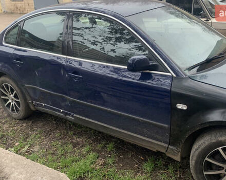 Синий Фольксваген Пассат, объемом двигателя 1.9 л и пробегом 300 тыс. км за 2500 $, фото 2 на Automoto.ua