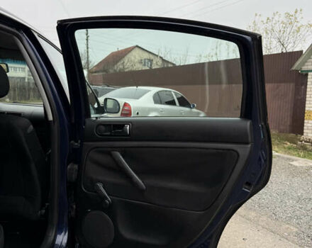 Синий Фольксваген Пассат, объемом двигателя 1.6 л и пробегом 309 тыс. км за 3850 $, фото 28 на Automoto.ua