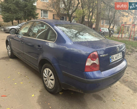 Синий Фольксваген Пассат, объемом двигателя 1.9 л и пробегом 350 тыс. км за 2799 $, фото 3 на Automoto.ua