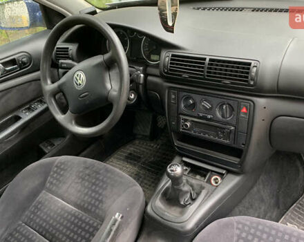 Синий Фольксваген Пассат, объемом двигателя 1.9 л и пробегом 300 тыс. км за 2500 $, фото 5 на Automoto.ua