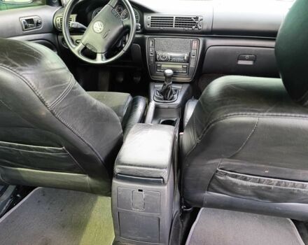 Синий Фольксваген Пассат, объемом двигателя 2.5 л и пробегом 300 тыс. км за 3899 $, фото 2 на Automoto.ua