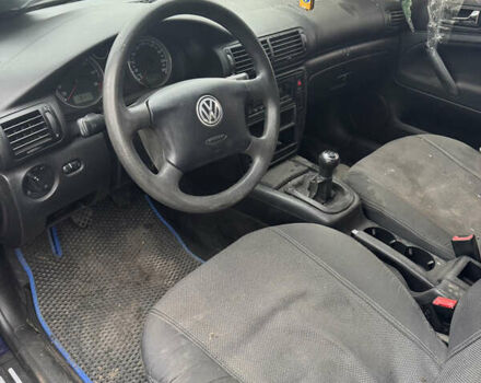 Синий Фольксваген Пассат, объемом двигателя 1.6 л и пробегом 224 тыс. км за 2100 $, фото 3 на Automoto.ua