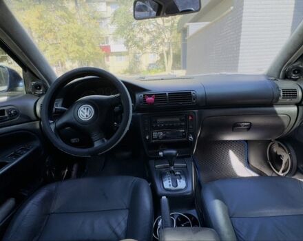 Синий Фольксваген Пассат, объемом двигателя 2.8 л и пробегом 243 тыс. км за 5500 $, фото 6 на Automoto.ua