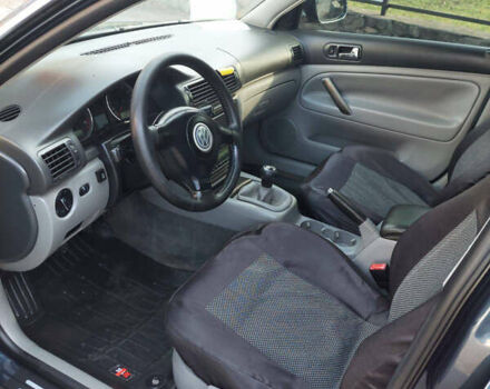 Синий Фольксваген Пассат, объемом двигателя 1.98 л и пробегом 240 тыс. км за 4200 $, фото 6 на Automoto.ua