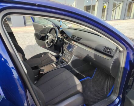 Синий Фольксваген Пассат, объемом двигателя 1.6 л и пробегом 208 тыс. км за 5300 $, фото 17 на Automoto.ua