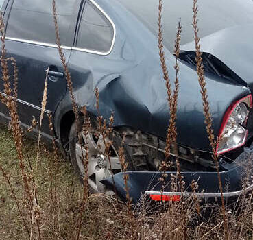 Синий Фольксваген Пассат, объемом двигателя 1.78 л и пробегом 313 тыс. км за 2000 $, фото 1 на Automoto.ua