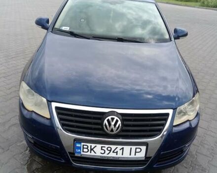 Синий Фольксваген Пассат, объемом двигателя 2 л и пробегом 400 тыс. км за 5260 $, фото 1 на Automoto.ua