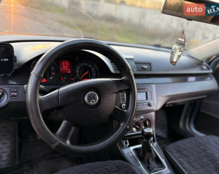 Синій Фольксваген Пассат, об'ємом двигуна 2 л та пробігом 360 тис. км за 5300 $, фото 1 на Automoto.ua