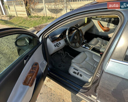 Фольксваген Пассат 2005 в Черновцах на Automoto.ua Синий Фольксваген Пассат, объемом двигателя 1.98 л и пробегом 175 тыс. км за 6950 $, фото 4 на Automoto.ua