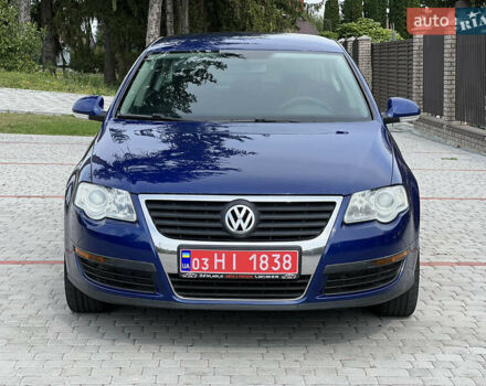 Синій Фольксваген Пассат, об'ємом двигуна 1.6 л та пробігом 252 тис. км за 5600 $, фото 2 на Automoto.ua