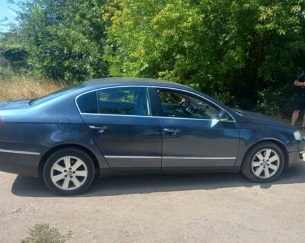 Синий Фольксваген Пассат, объемом двигателя 2 л и пробегом 297 тыс. км за 5800 $, фото 4 на Automoto.ua