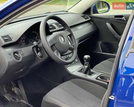 Синій Фольксваген Пассат, об'ємом двигуна 1.6 л та пробігом 252 тис. км за 5600 $, фото 10 на Automoto.ua