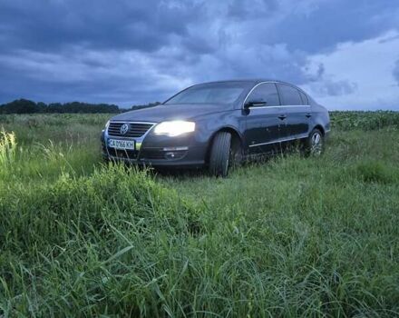 Синий Фольксваген Пассат, объемом двигателя 1.97 л и пробегом 296 тыс. км за 7500 $, фото 7 на Automoto.ua