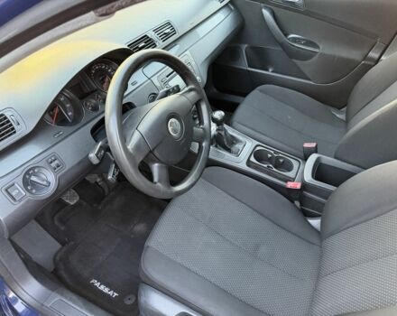 Синий Фольксваген Пассат, объемом двигателя 1.6 л и пробегом 160 тыс. км за 4400 $, фото 4 на Automoto.ua