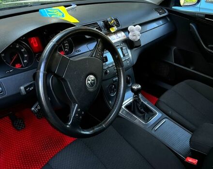 Синий Фольксваген Пассат, объемом двигателя 1.6 л и пробегом 111 тыс. км за 5200 $, фото 1 на Automoto.ua