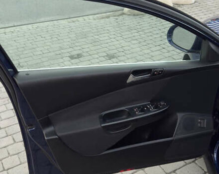 Синий Фольксваген Пассат, объемом двигателя 1.6 л и пробегом 283 тыс. км за 6900 $, фото 30 на Automoto.ua