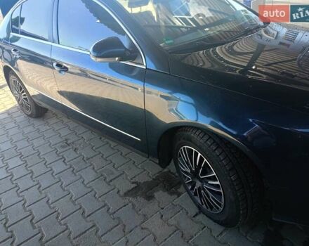 Синій Фольксваген Пассат, об'ємом двигуна 1.6 л та пробігом 263 тис. км за 5500 $, фото 12 на Automoto.ua