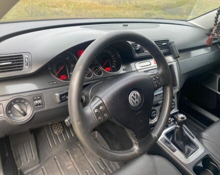 Синій Фольксваген Пассат, об'ємом двигуна 2 л та пробігом 300 тис. км за 4500 $, фото 5 на Automoto.ua