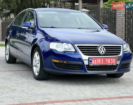 Синій Фольксваген Пассат, об'ємом двигуна 1.6 л та пробігом 252 тис. км за 5600 $, фото 4 на Automoto.ua